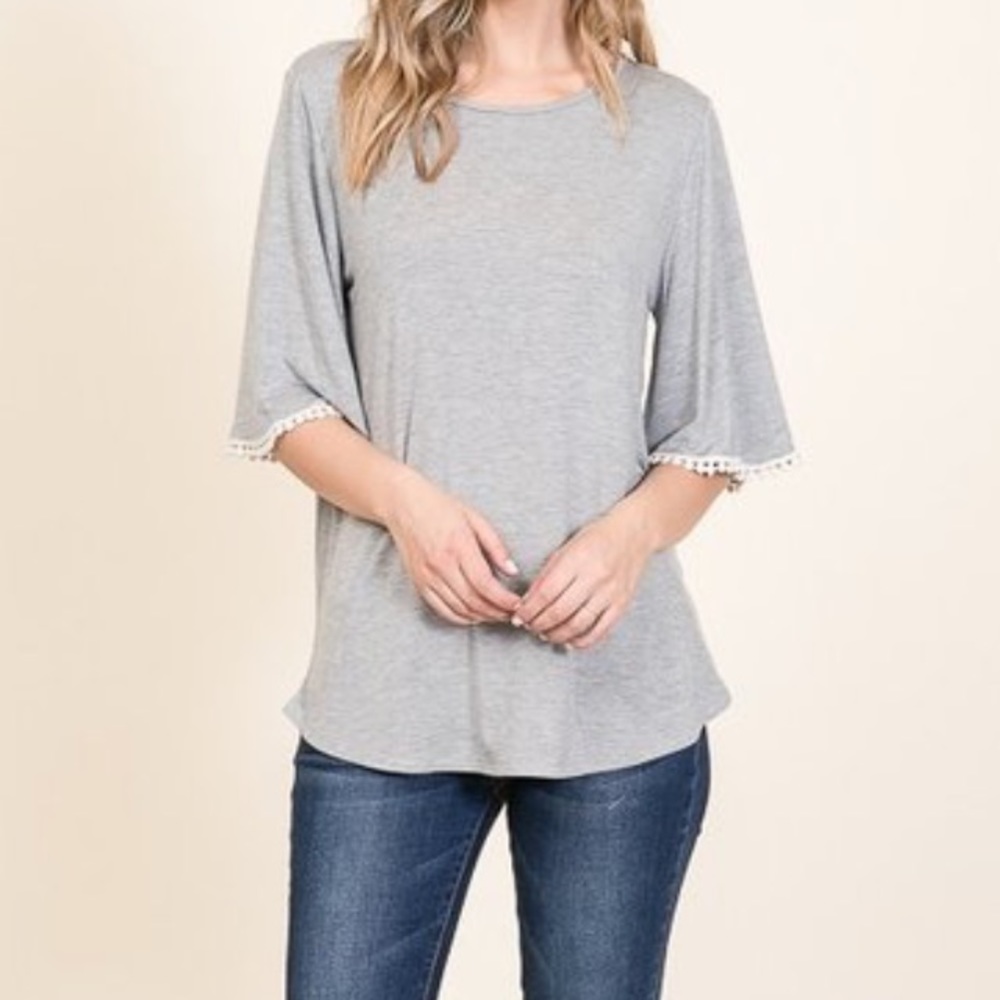 Rosalie- grey top with crochet trim - Picture 6 of 7